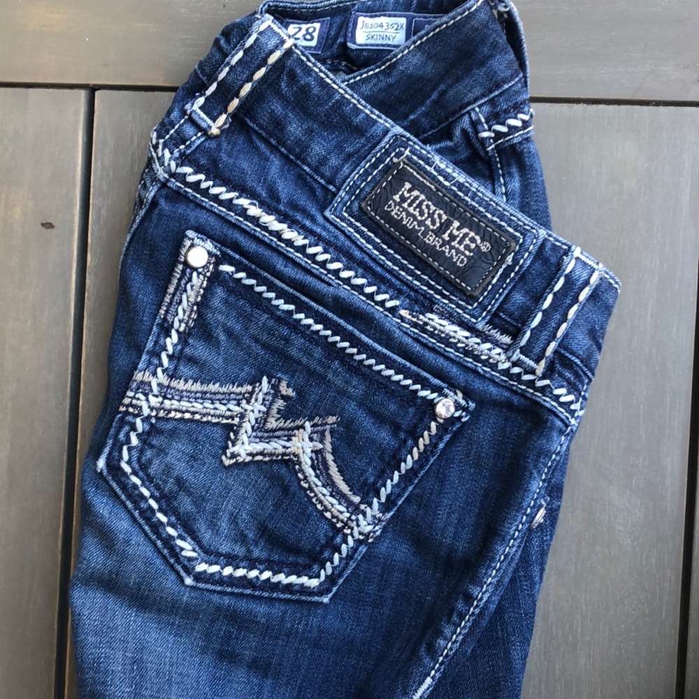 Miss Me ankle jeans with a bit of stretch! 👖